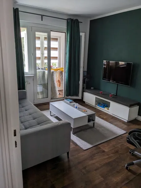 Schöne 2 Zimmer Wohnung in Lichtenberg - 700€ Warm ab August — photo 1